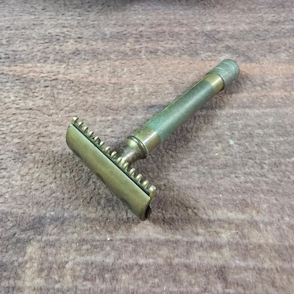 Gillette Safety Razor Mens OS Gold Good Open Comb Brass Made in USA Vintage